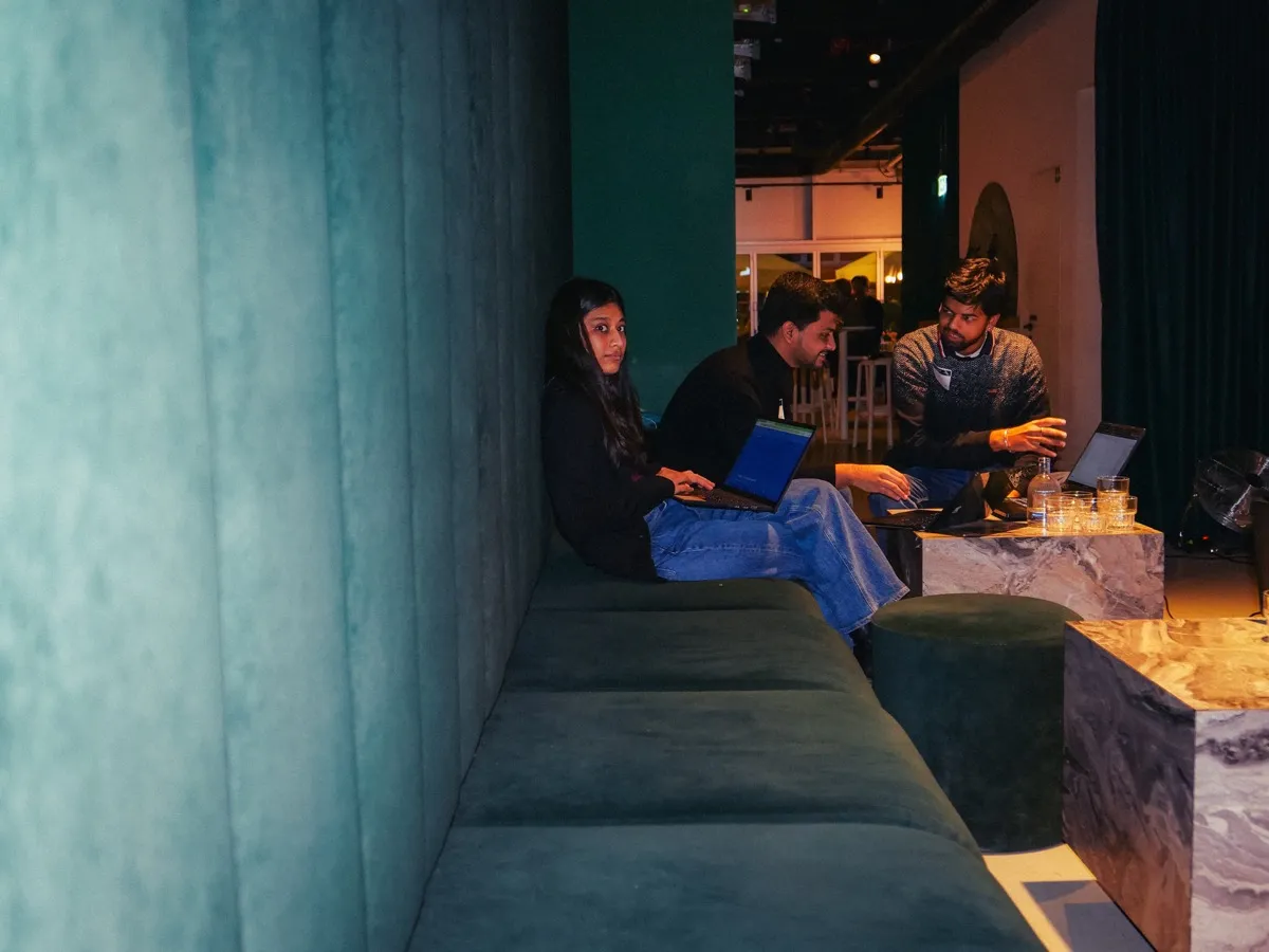 Teams bei der Arbeit